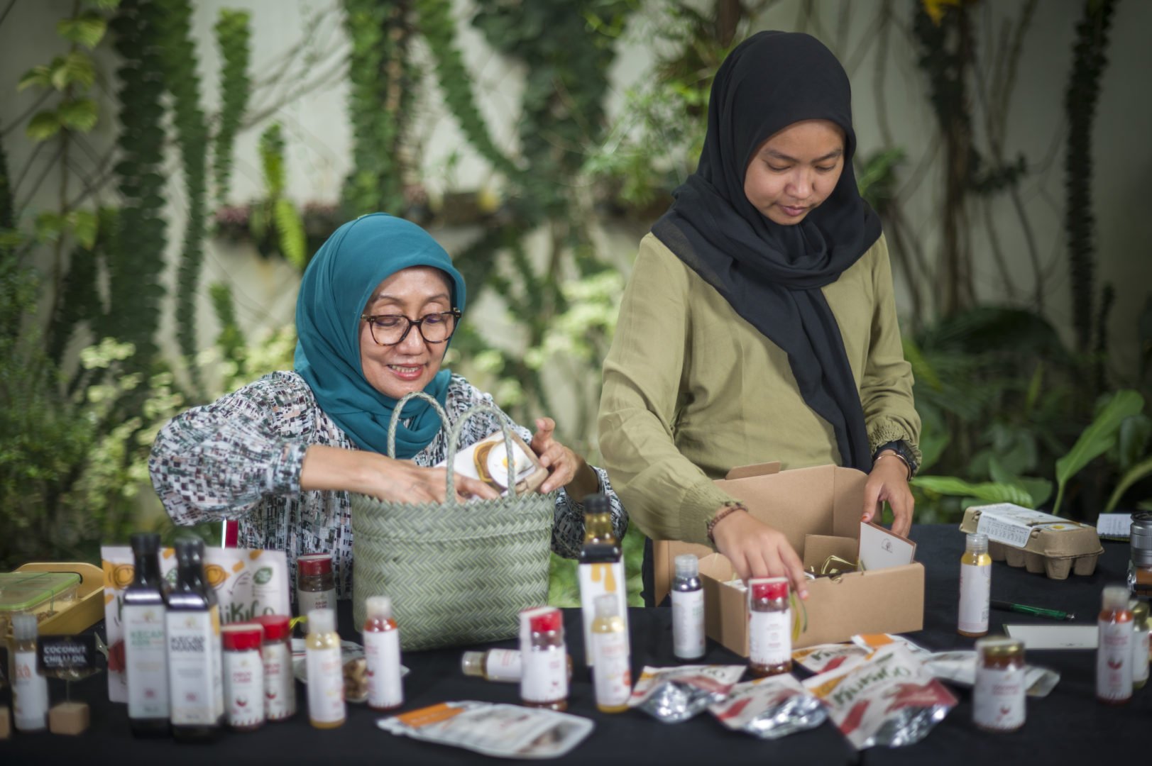 Jullie Hakim, a WEAVE participant from Indonesia, packages products with her staff