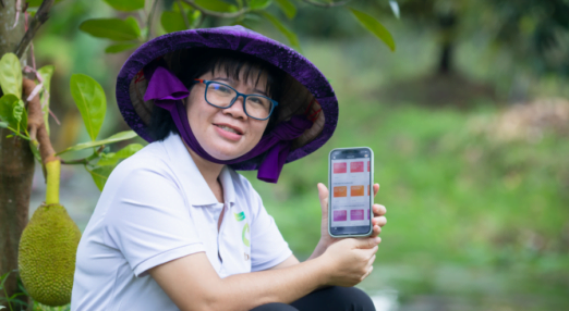Nguyen Thi Kim Thoa uses the HerVenture app on the grounds of Abavina